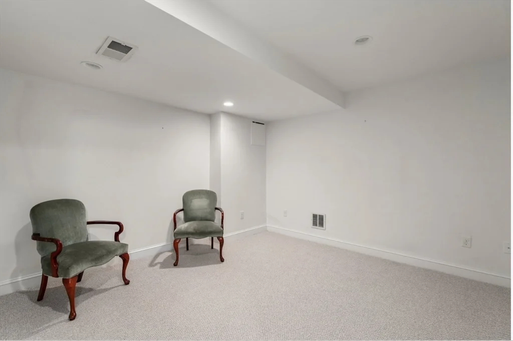 4 bed, 2 bath apartment for rent at 23 Basswood Ave, Sudbury — photo 21 of 29