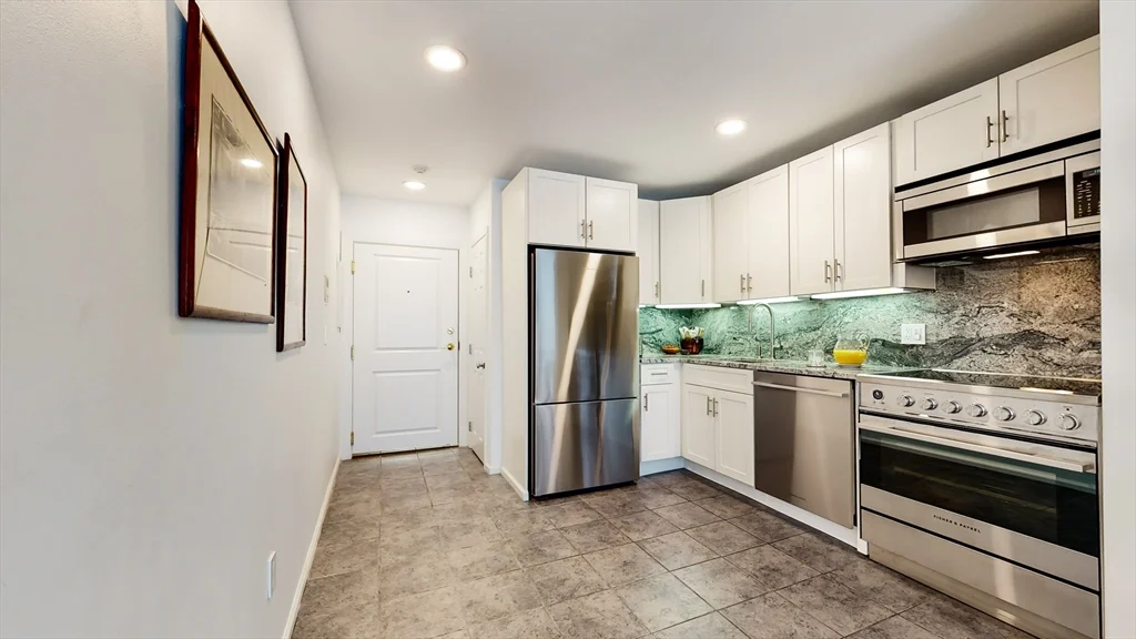 1 bed, 1 bath apartment for rent at 23 Bay State Rd Unit 5, Back Bay — photo 9 of 21