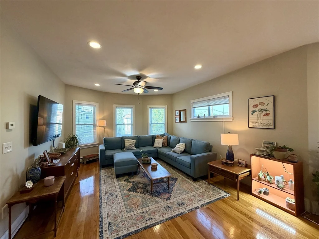 2 bed, 1 bath apartment for rent at 23 Bedford Unit 1, Quincy — photo 3 of 11