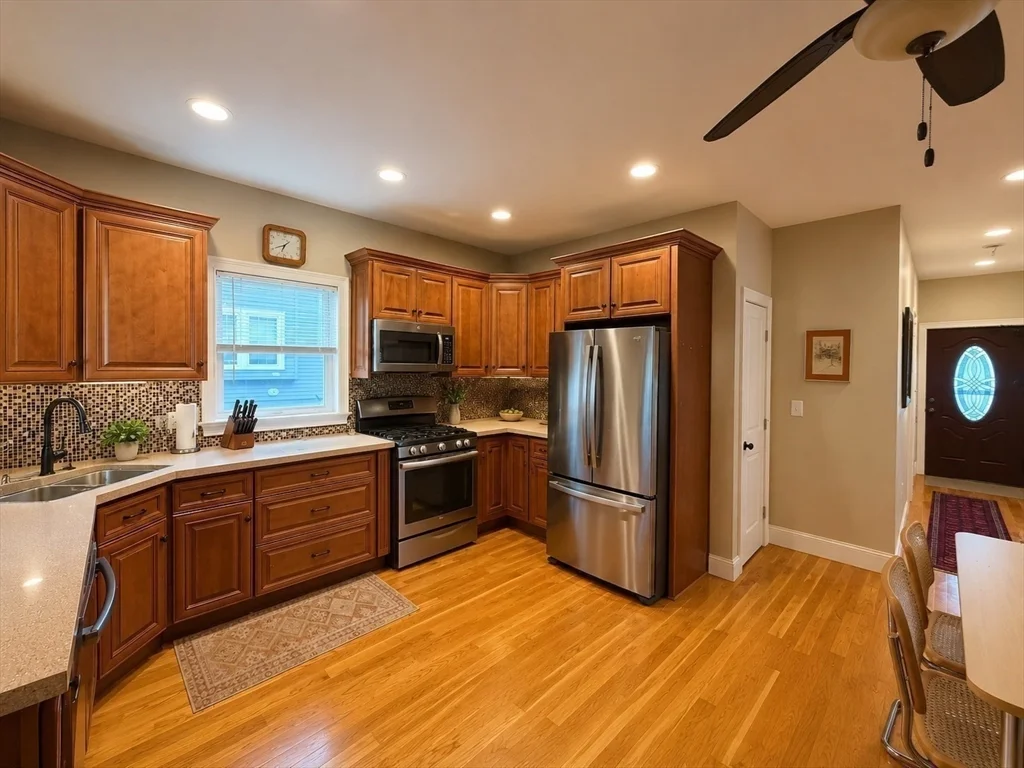 2 bed, 1 bath apartment for rent at 23 Bedford Unit 1, Quincy — photo 5 of 11
