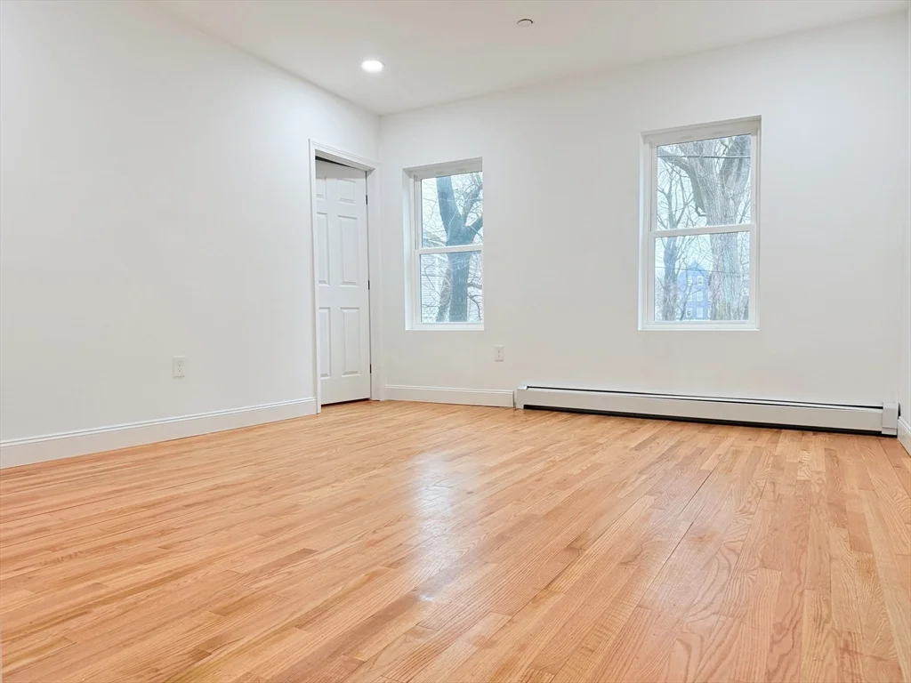3 bed, 1 bath apartment for rent at 23 Bellevue Unit 1, Worcester — photo 6 of 22