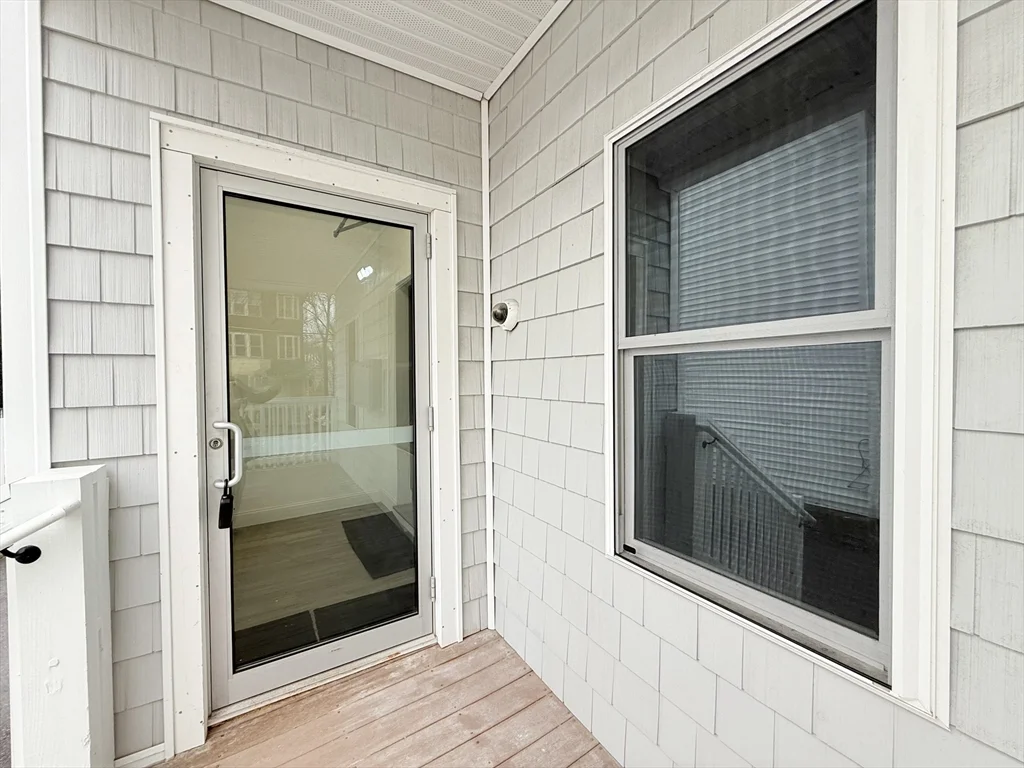 3 bed, 1 bath apartment for rent at 23 Bellevue Unit 1, Worcester — photo 3 of 22