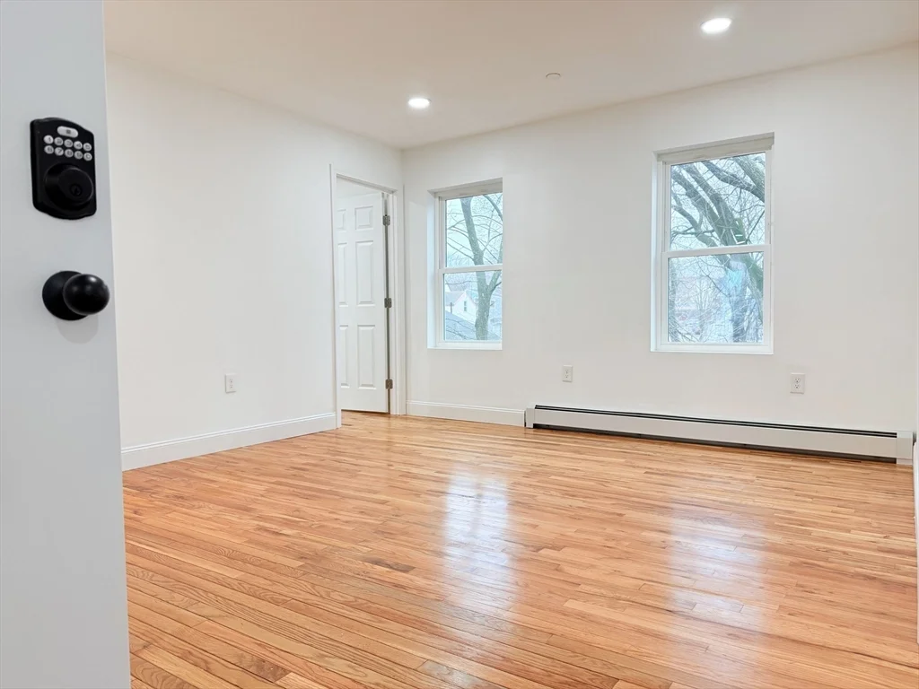 3 bed, 1 bath apartment for rent at 23 Bellevue Unit 1, Worcester — photo 5 of 22