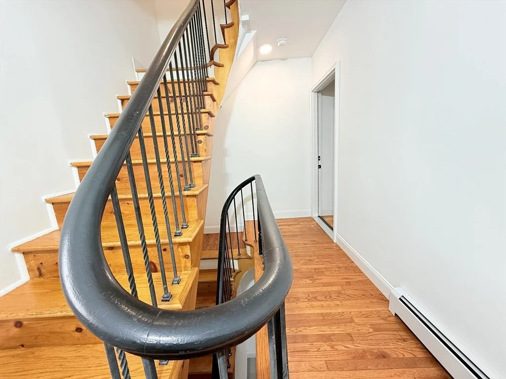 3 bed, 1 bath apartment for rent at 23 Bellevue Unit 2, Worcester — photo 17 of 19