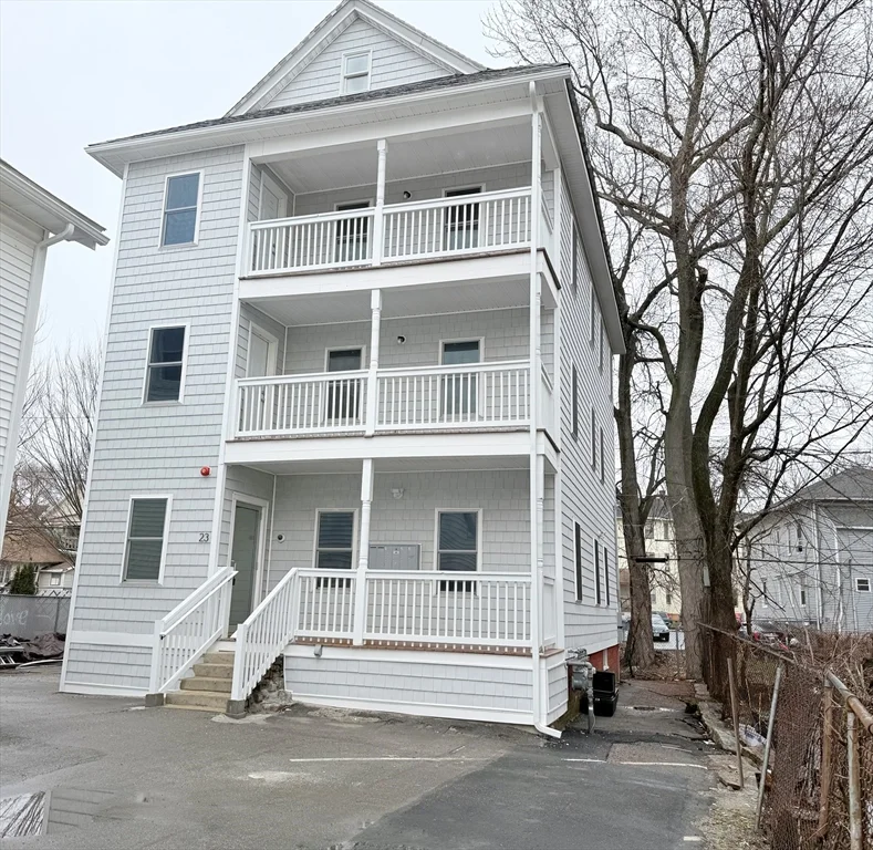 4 bed, 1 bath apartment for rent at 23 Bellevue Unit 3, Worcester — photo 1 of 26