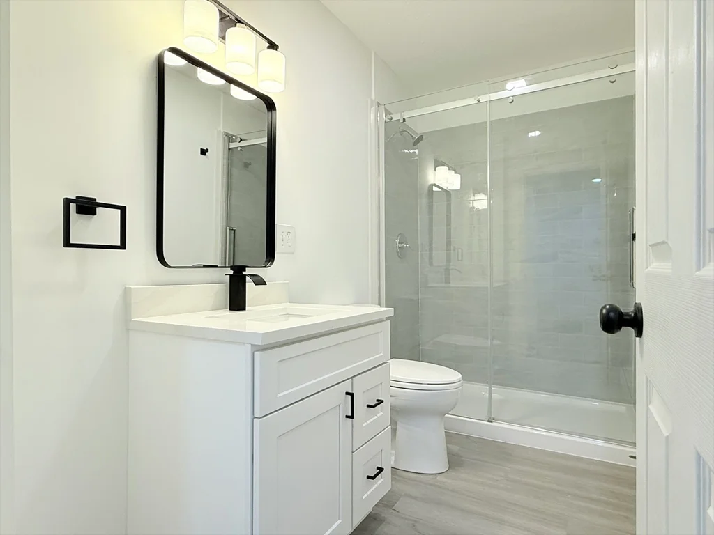 4 bed, 1 bath apartment for rent at 23 Bellevue Unit 3, Worcester — photo 18 of 26