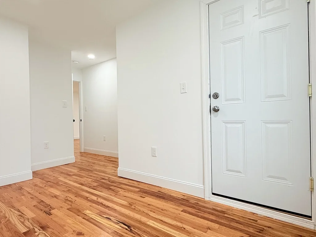 4 bed, 1 bath apartment for rent at 23 Bellevue Unit 3, Worcester — photo 9 of 26