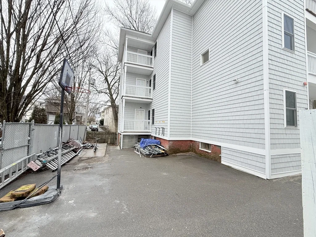 4 bed, 1 bath apartment for rent at 23 Bellevue Unit 3, Worcester — photo 25 of 26