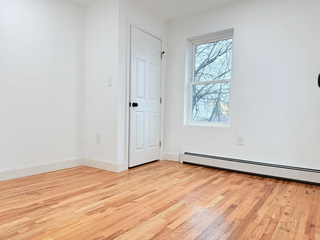 4 bed, 1 bath apartment for rent at 23 Bellevue Unit 3, Worcester — photo 20 of 26