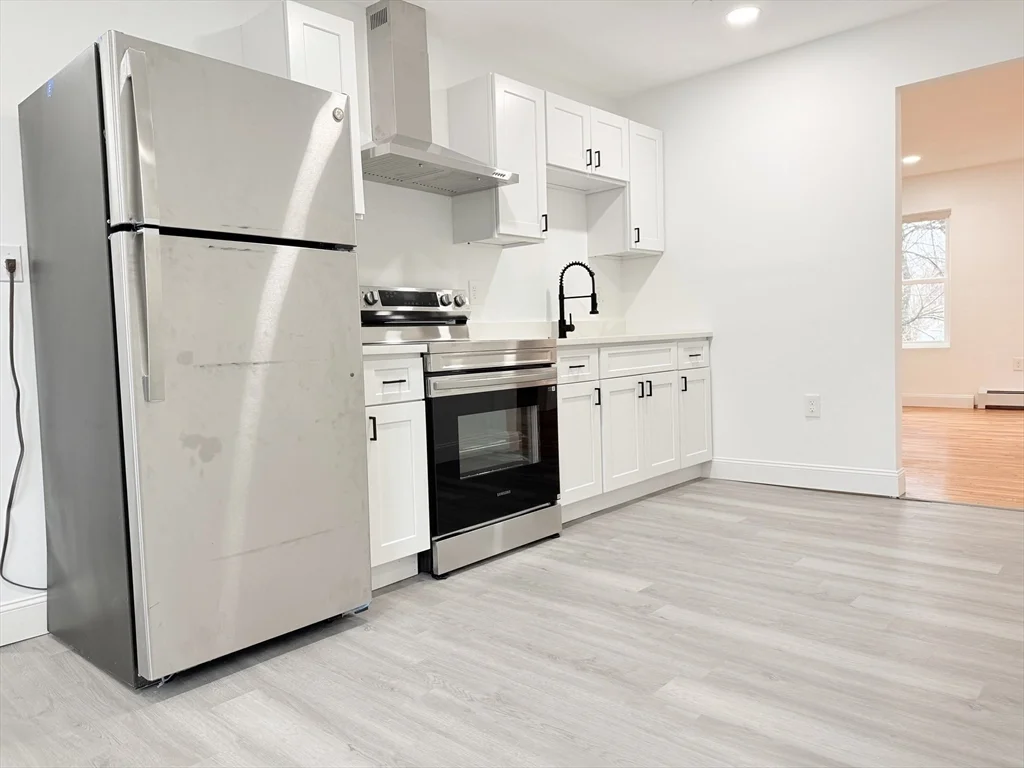 4 bed, 1 bath apartment for rent at 23 Bellevue Unit 3, Worcester — photo 14 of 26