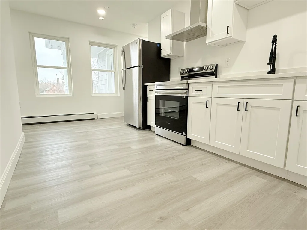 4 bed, 1 bath apartment for rent at 23 Bellevue Unit 3, Worcester — photo 12 of 26