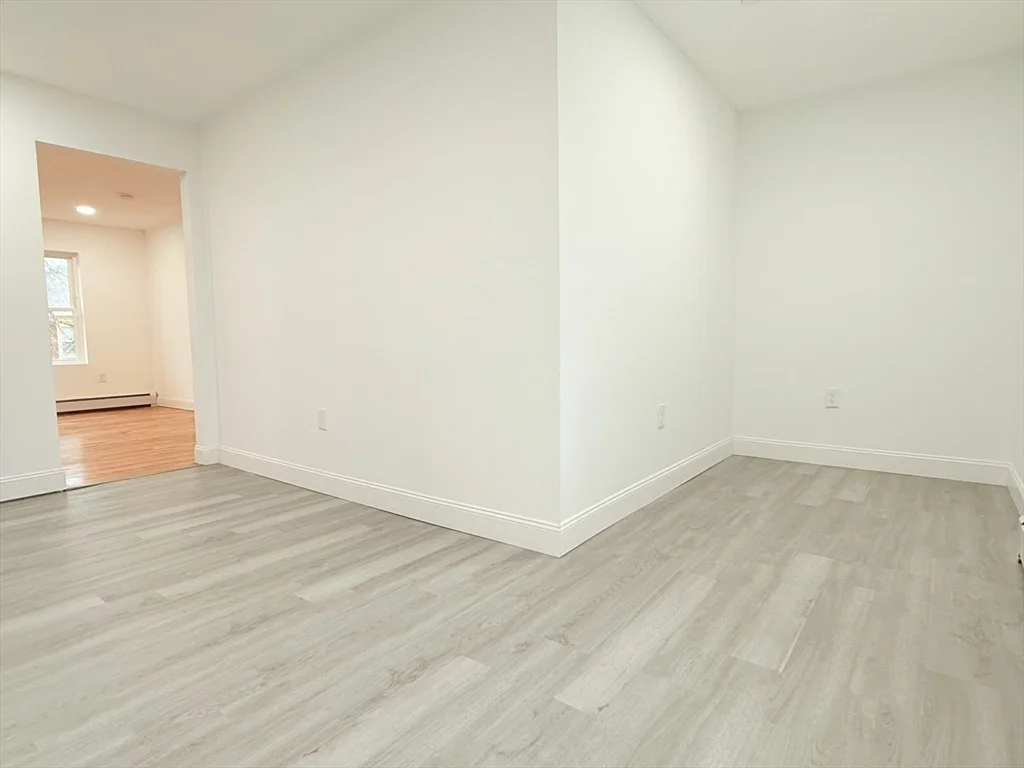 4 bed, 1 bath apartment for rent at 23 Bellevue Unit 3, Worcester — photo 15 of 26