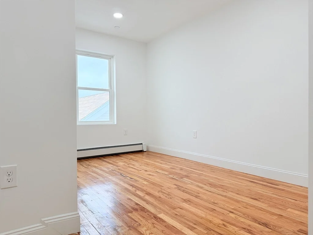 4 bed, 1 bath apartment for rent at 23 Bellevue Unit 3, Worcester — photo 10 of 26