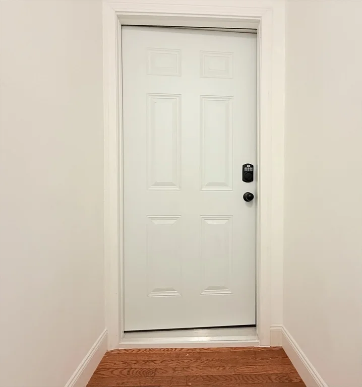 4 bed, 1 bath apartment for rent at 23 Bellevue Unit 3, Worcester — photo 5 of 26