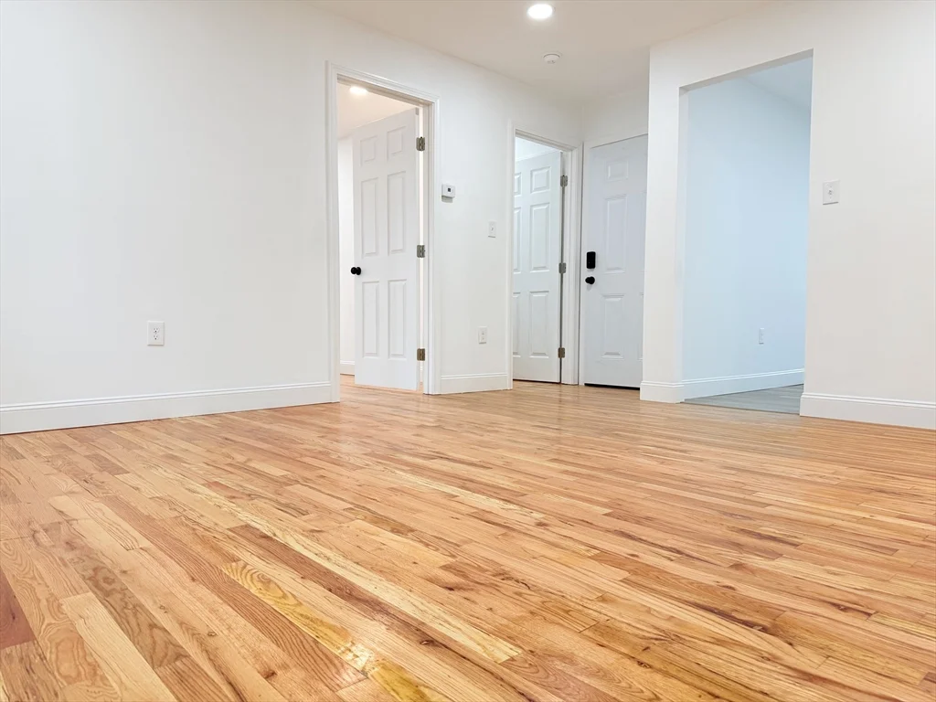 4 bed, 1 bath apartment for rent at 23 Bellevue Unit 3, Worcester — photo 7 of 26