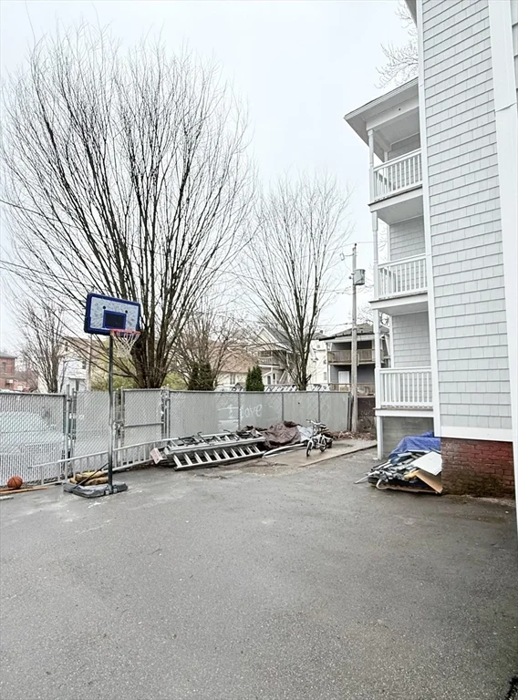 4 bed, 1 bath apartment for rent at 23 Bellevue Unit 3, Worcester — photo 24 of 26