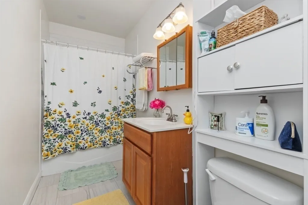 2 bed, 1 bath apartment for rent at 23 Bentley St Unit 1, Brighton — photo 8 of 11