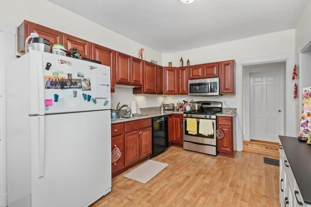 2 bed, 1 bath apartment for rent at 23 Bentley St Unit 1, Brighton — photo 3 of 11