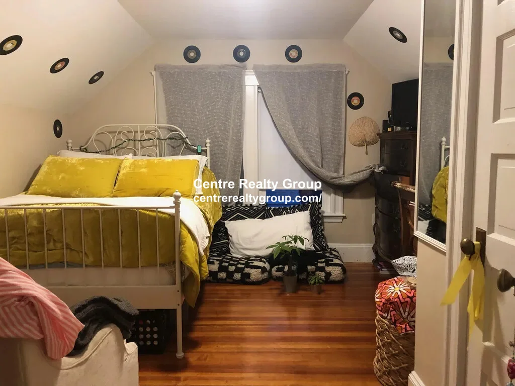 5 bed, 2 bath apartment for rent at 23 Berwick Rd, Tufts University — photo 10 of 19