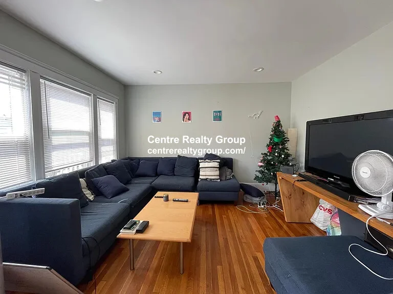 5 bed, 2 bath apartment for rent at 23 Berwick Rd, Tufts University — photo 3 of 19