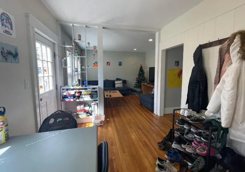 5 bed, 2 bath apartment for rent at 23 Berwick Rd Unit ., South Medford — photo 5 of 17