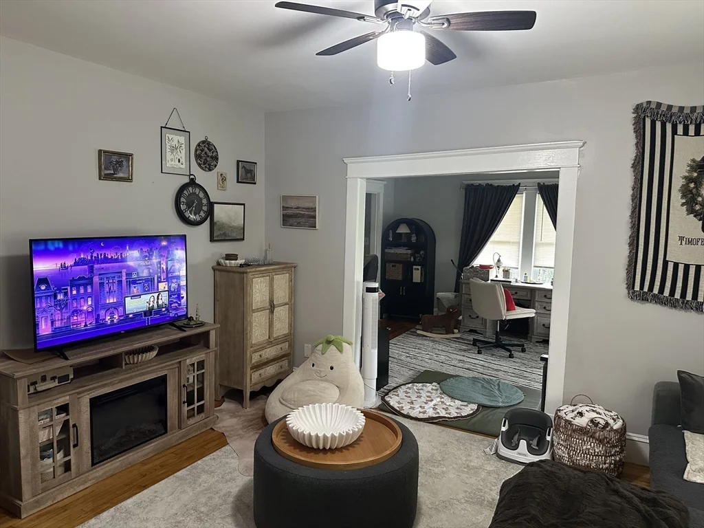 2 bed, 1 bath apartment for rent at 23 Beverly St Unit 1fl, Chicopee — photo 8 of 11
