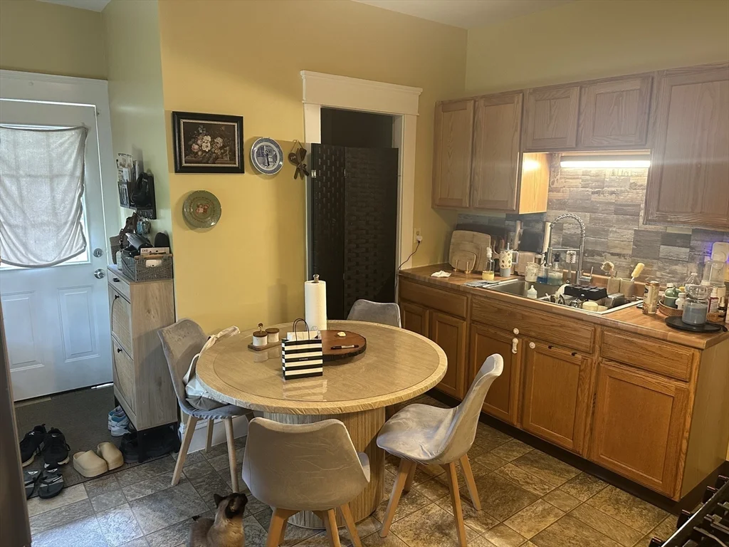 2 bed, 1 bath apartment for rent at 23 Beverly St Unit 1fl, Chicopee — photo 5 of 11