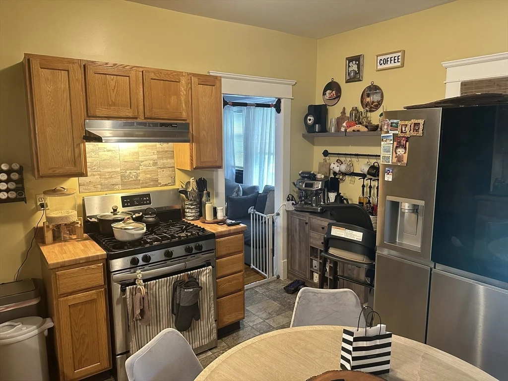 2 bed, 1 bath apartment for rent at 23 Beverly St Unit 1fl, Chicopee — photo 4 of 11