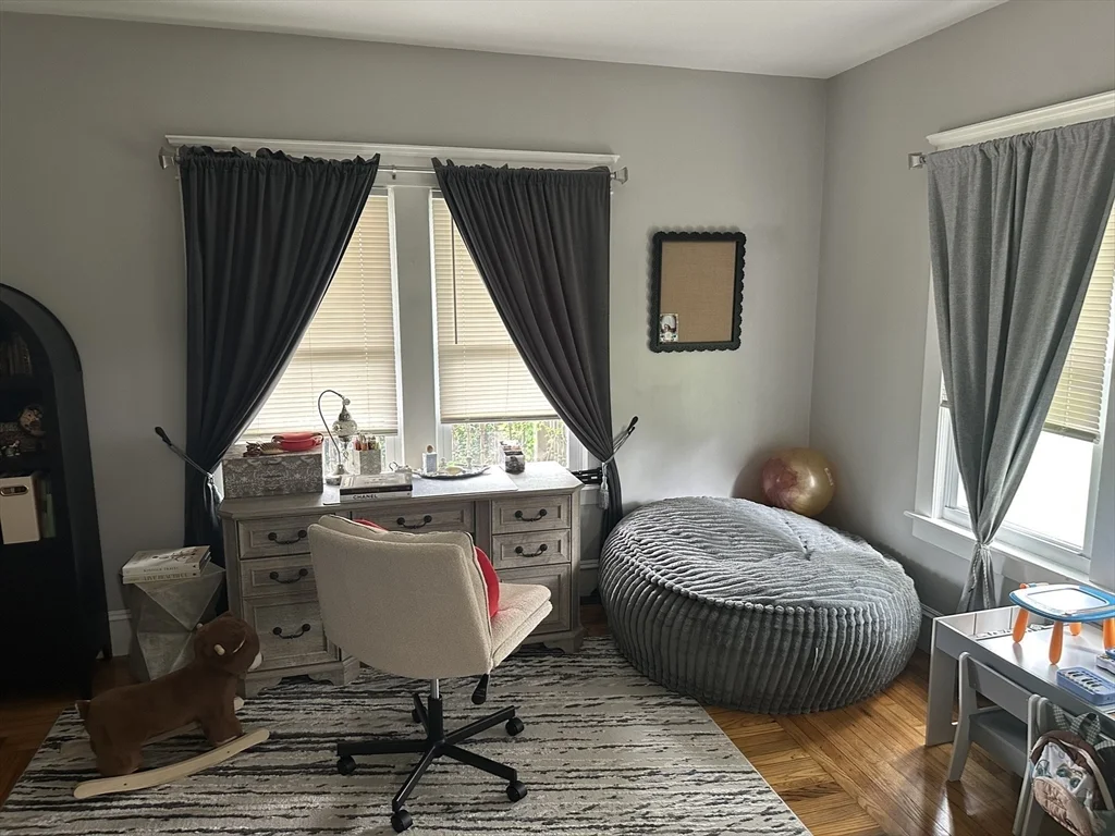 2 bed, 1 bath apartment for rent at 23 Beverly St Unit 1fl, Chicopee — photo 6 of 11