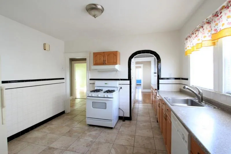 2.5 bed, 1 bath apartment for rent at 23-25 Bonner Ave Unit 1, South Medford — photo 8 of 29