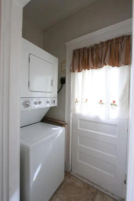 2.5 bed, 1 bath apartment for rent at 23-25 Bonner Ave Unit 1, South Medford — photo 13 of 29