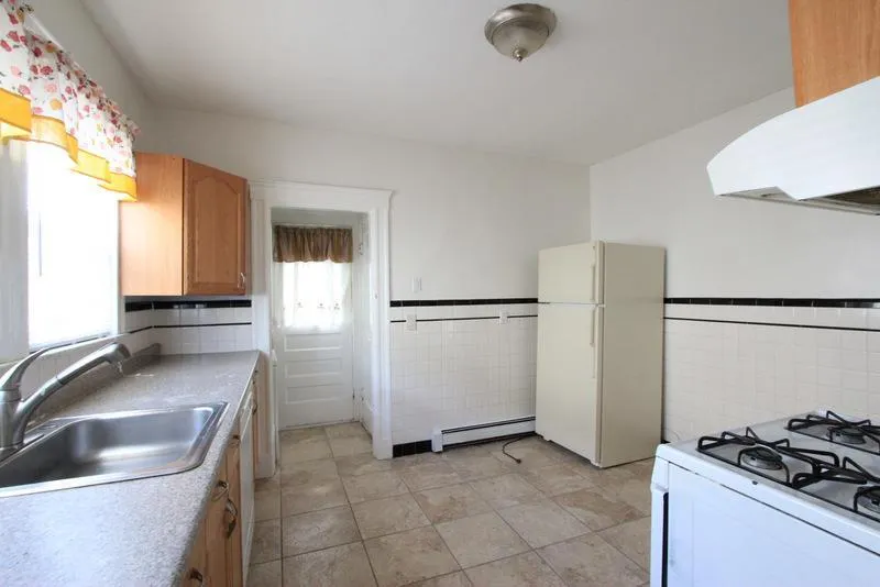2.5 bed, 1 bath apartment for rent at 23-25 Bonner Ave Unit 1, South Medford — photo 11 of 29