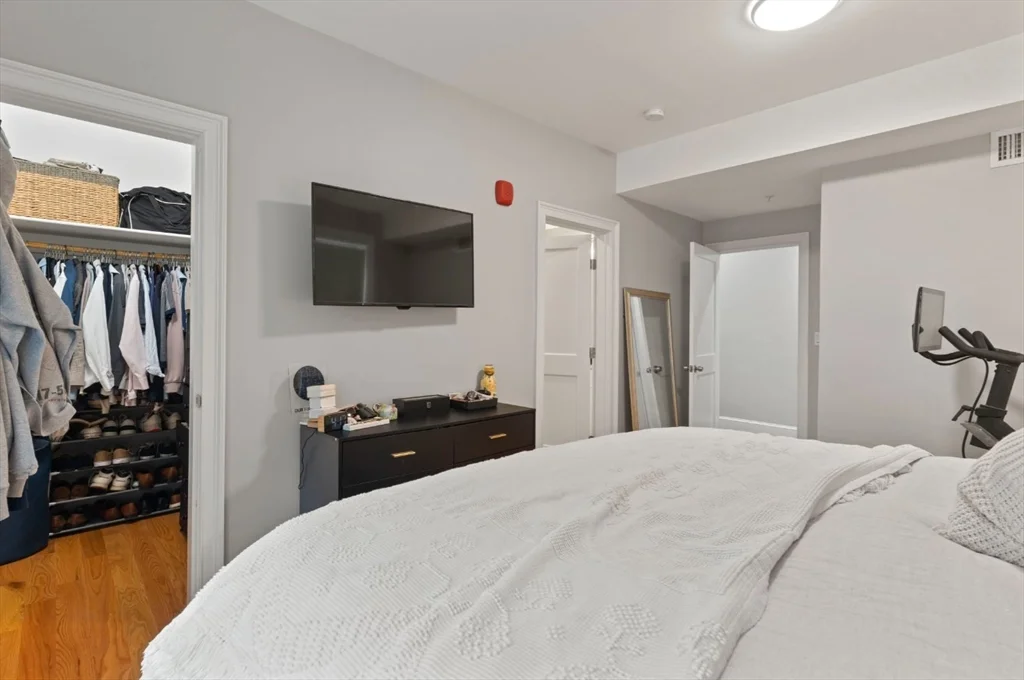 2 bed, 2 bath apartment for rent at 23 Bowdoin Ave Unit 2, Dorchester — photo 7 of 18