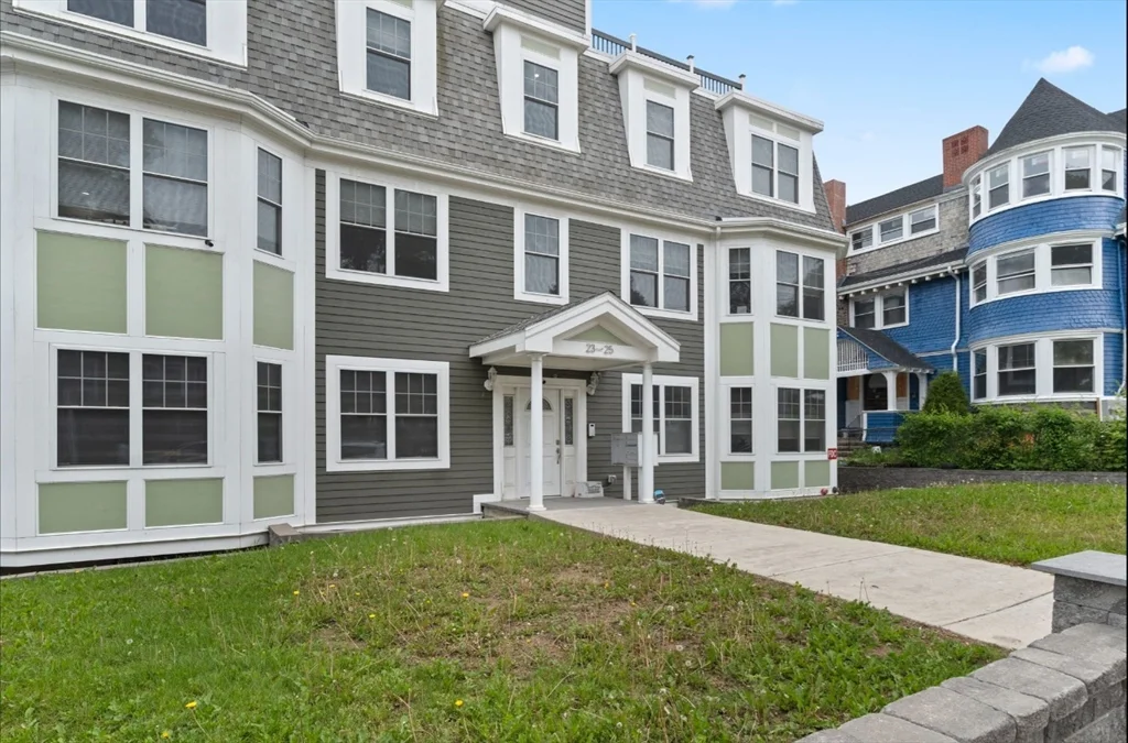 2 bed, 2 bath apartment for rent at 23 Bowdoin Ave Unit 2, Dorchester — photo 16 of 18