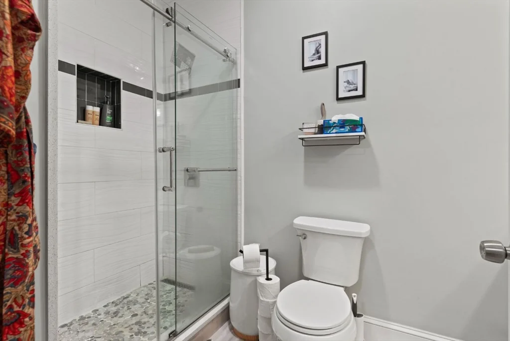 2 bed, 2 bath apartment for rent at 23 Bowdoin Ave Unit 2, Dorchester — photo 13 of 18