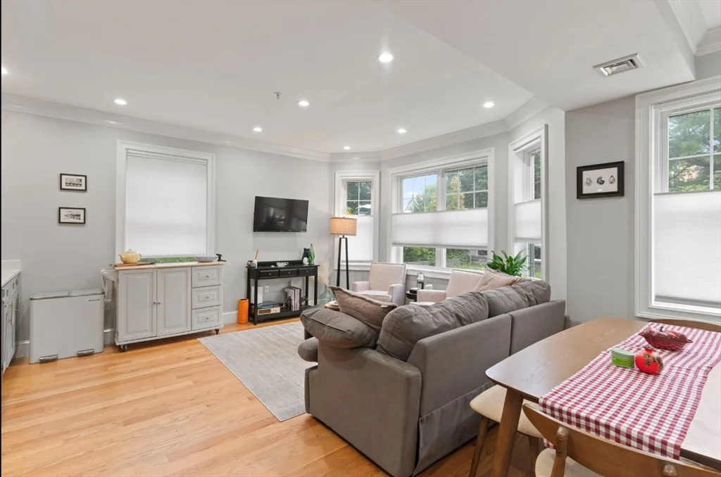 2 bed, 2 bath apartment for rent at 23 Bowdoin Ave Unit 2, Dorchester — photo 4 of 18