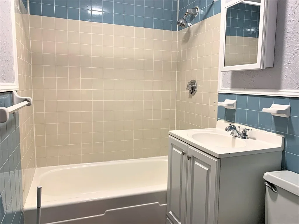5 bed, 2 bath apartment for rent at 23 Bradbury St Unit 1, Allston — photo 9 of 13
