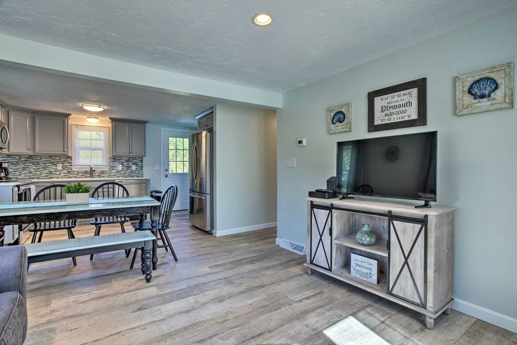 4 bed, 2 bath apartment for rent at 23 Braley Ln, Plymouth — photo 8 of 21