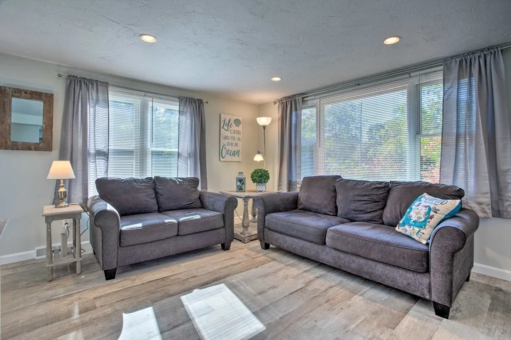 4 bed, 2 bath apartment for rent at 23 Braley Ln, Plymouth — photo 10 of 21