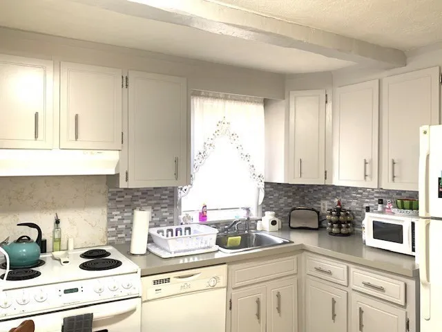 1 bed, 1 bath apartment for rent at 23 Branch St Unit 3, Quincy — photo 2 of 8