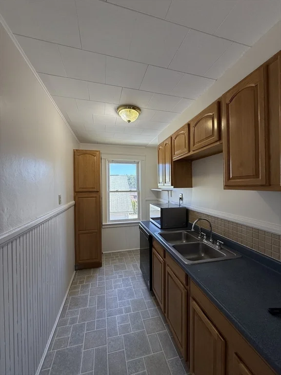 3 bed, 1 bath apartment for rent at 23 Brandon Rd Unit 3, Dudley — photo 6 of 15