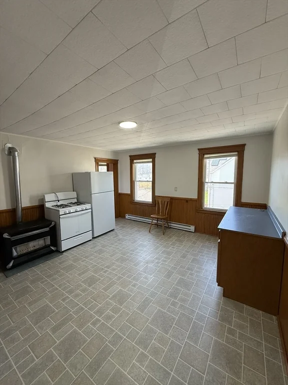 3 bed, 1 bath apartment for rent at 23 Brandon Rd Unit 3, Dudley — photo 4 of 15
