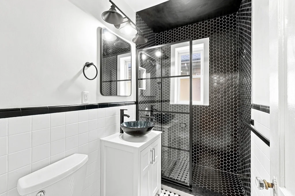 2 bed, 1 bath apartment for rent at 23 Breed St Unit 5, Lynn — photo 16 of 21
