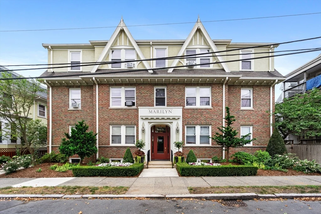 2 bed, 1 bath apartment for rent at 23 Breed St Unit 5, Lynn — photo 1 of 21