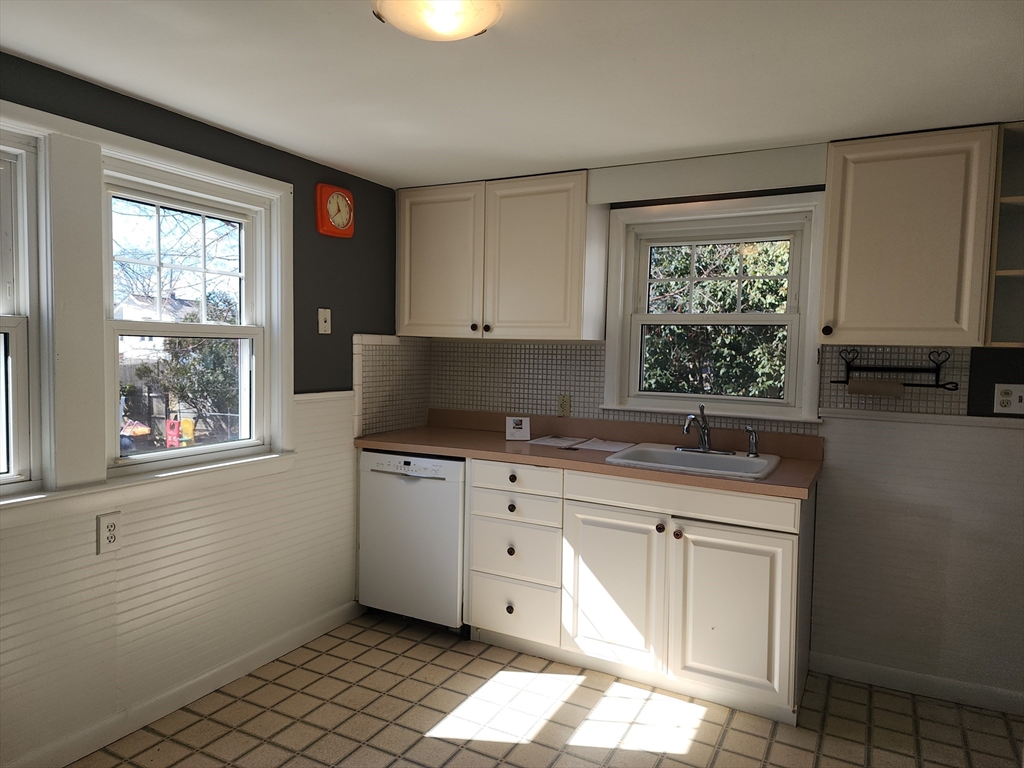 3 bed, 1 bath apartment for rent at 23 Brewster Rd, Weymouth — photo 7 of 20