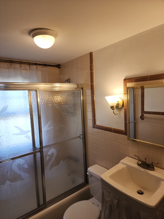 3 bed, 1 bath apartment for rent at 23 Brewster Rd, Weymouth — photo 8 of 20