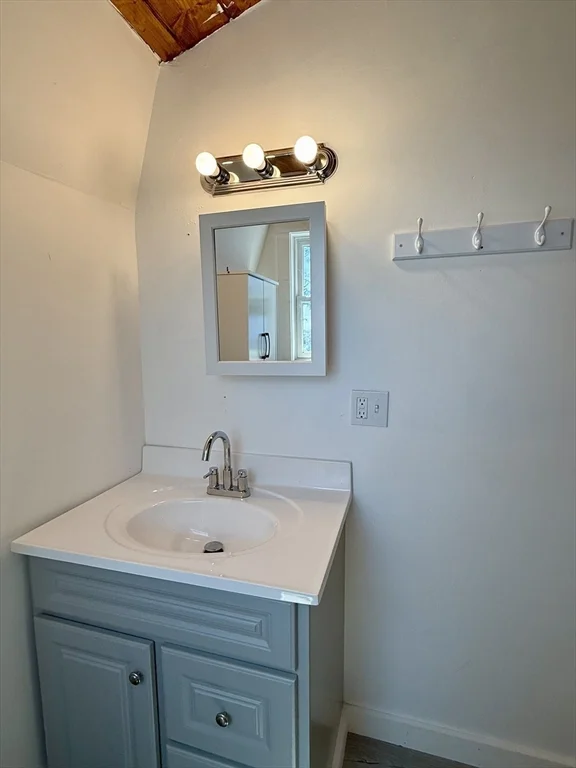 Studio bed, 1 bath apartment for rent at 23 Bridge Rd Unit 1, Salisbury — photo 10 of 20