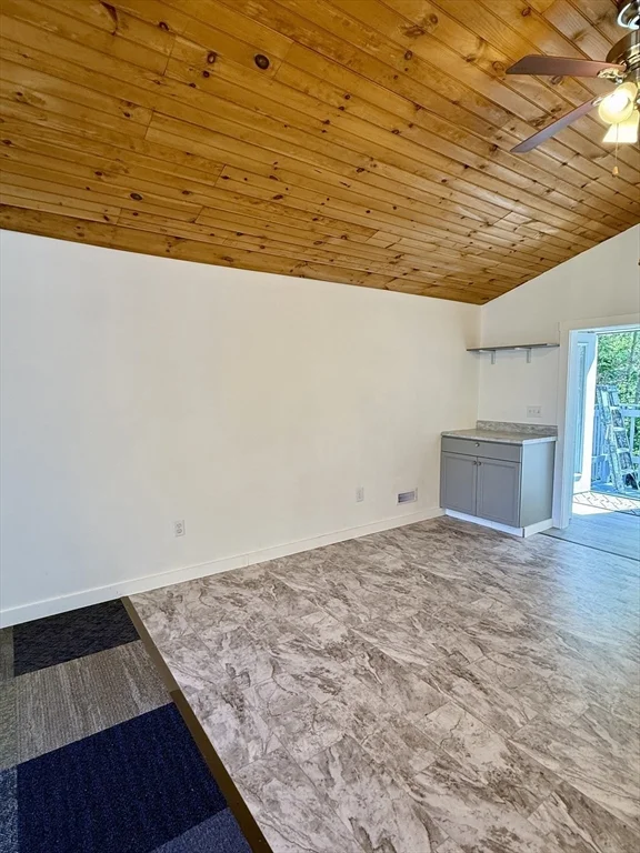 Studio bed, 1 bath apartment for rent at 23 Bridge Rd Unit 1, Salisbury — photo 4 of 20