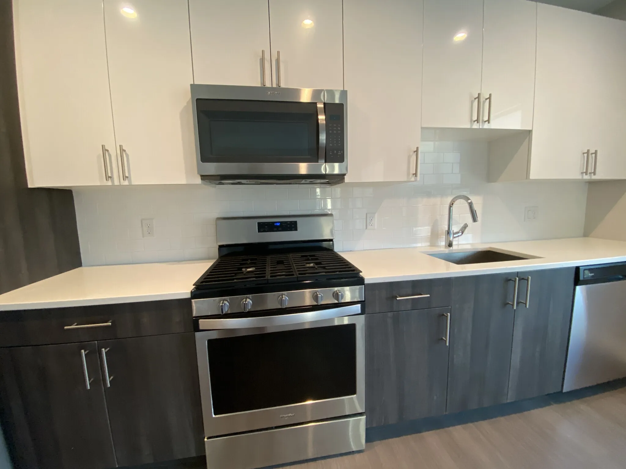 1 bed, 1 bath apartment for rent at 23 Bridge St Unit 410, Quincy — photo 2 of 16