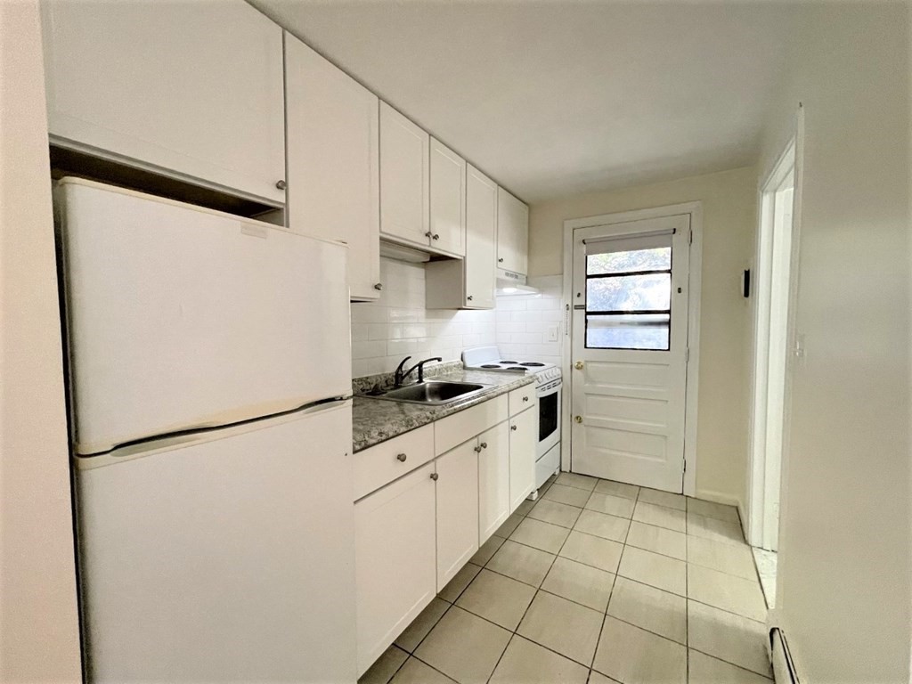 1 bed, 1 bath apartment for rent at 23 Burlington St Unit 2, Woburn — photo 1 of 9